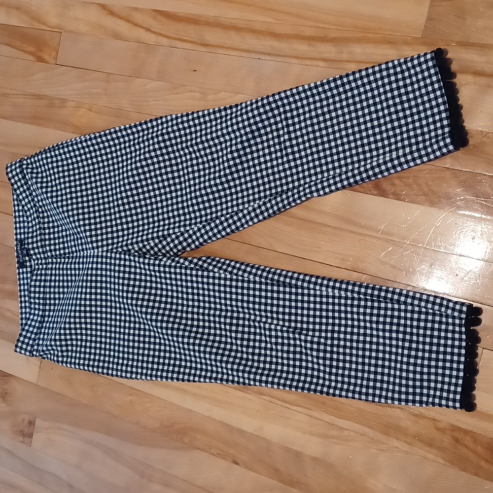 High waist Stretchable Pom-pom Capri pants Size 4